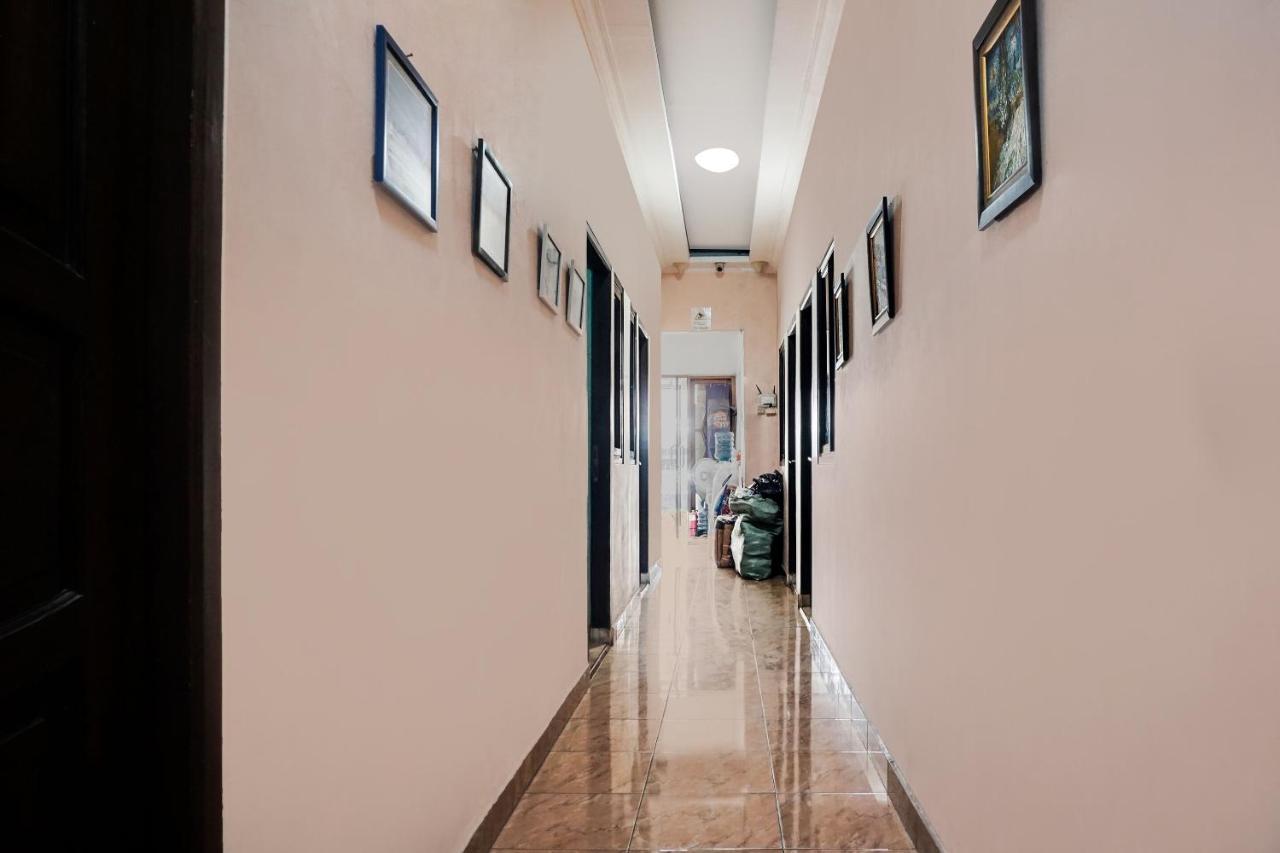 Oyo 91754 Wisma Tiqita Syariah Джакарта Екстер'єр фото