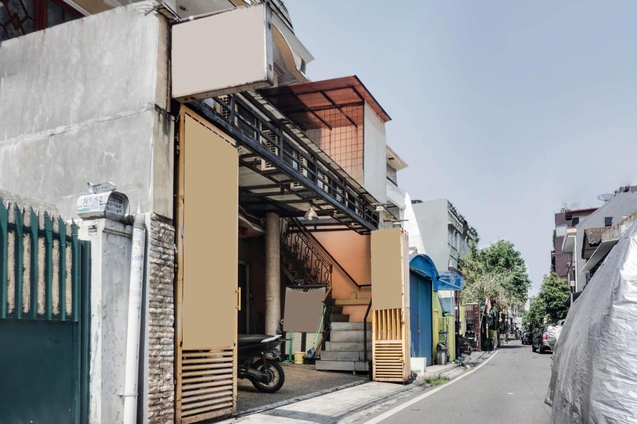 Oyo 91754 Wisma Tiqita Syariah Джакарта Екстер'єр фото